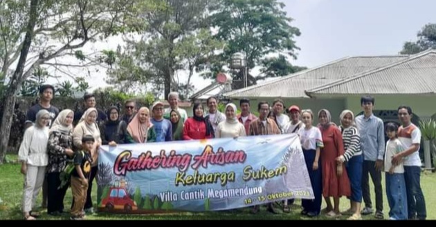 Gathering arisan keluarga sukem kempet