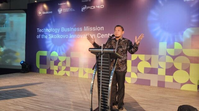 Bersihkan lantai MK yang dikotori politisasi