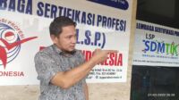 Bersihkan lantai MK yang dikotori politisasi