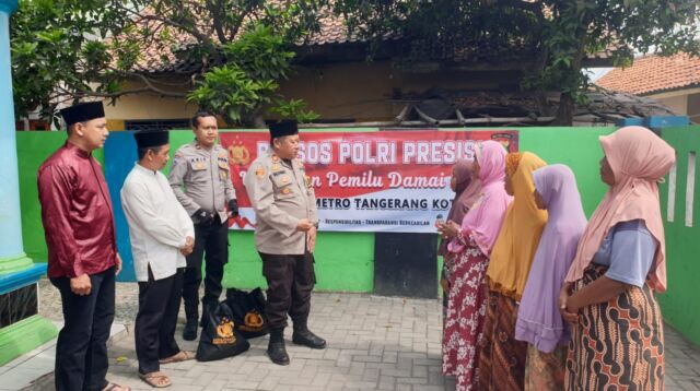 WUJUDKAN PEMILU DAMAI, Polsek Pakuhaji adakan Baksos