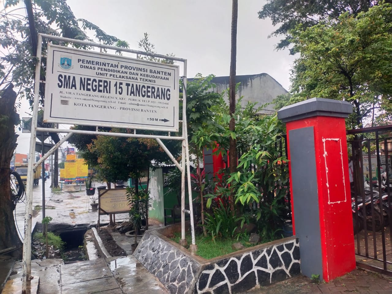 SMA Negeri 15 kota tangerang dijual buku dan lakukan pungutan