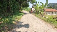 Masyarakat Desa Lewibatu Kec.Rumpin Keluhkan Jalan Rusak