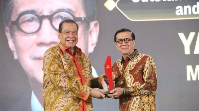 CNN Indonesia Anugerahi Menkumham Penghargaan