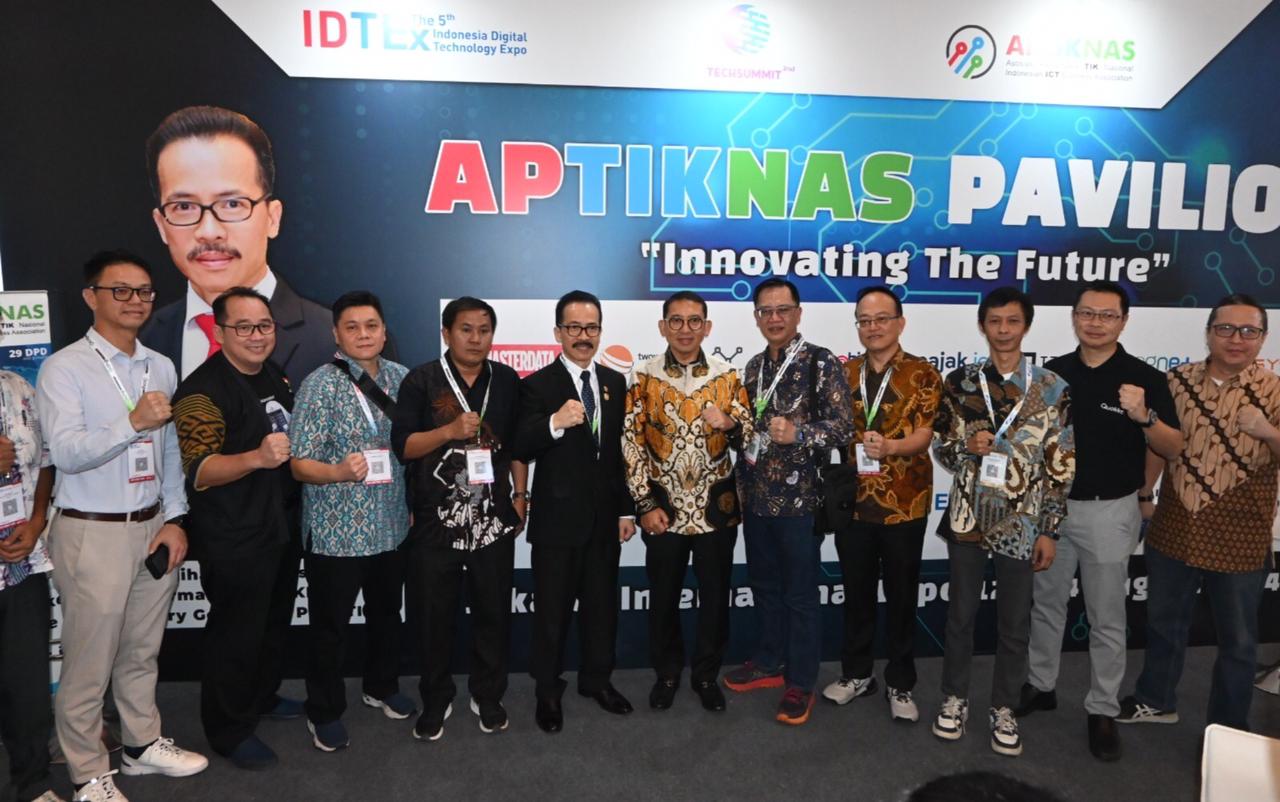 Fadli Zon Kunjungi APTIKNAS Pavilion di IDTEx 2024