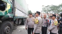 Peristiwa Truk Wing Box Ugal-Ugalan di Tangerang