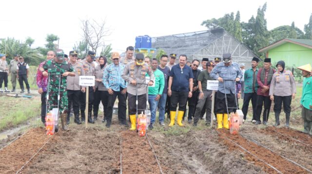 Kapolres Metro Tangerang Pimpin Penanaman Jagung