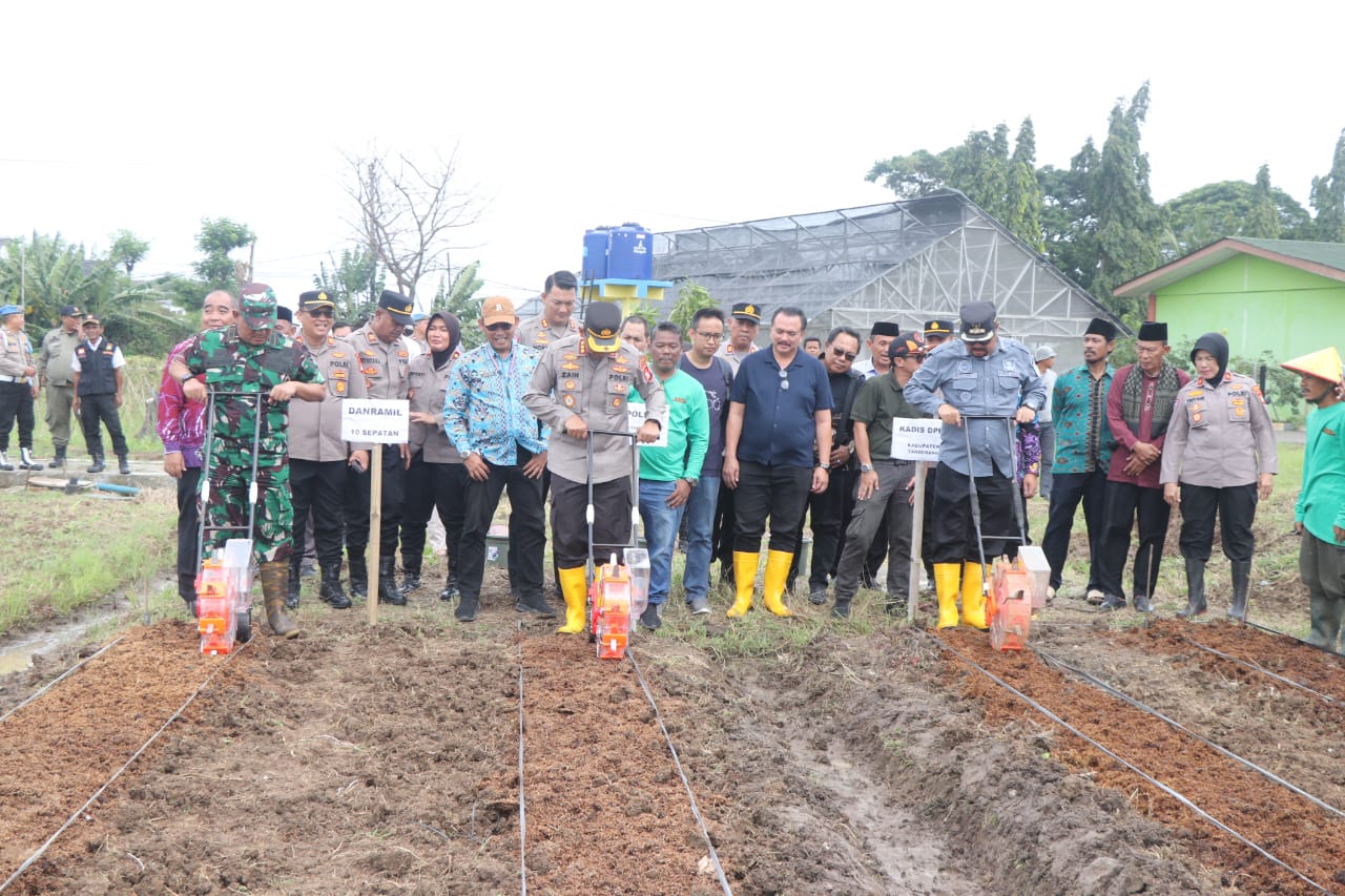 Kapolres Metro Tangerang Pimpin Penanaman Jagung