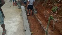 Pekerjaan Drainase Tahap Pertama Dana Desa Desa Banyu Biru Kec.Labuan Pandeglang Berjalan Lancar