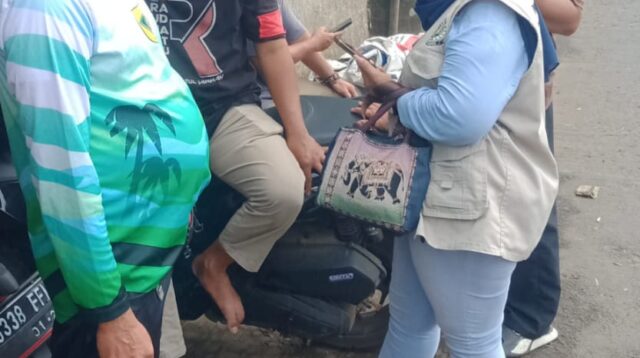 Pemeritah Desa Cogreg Menggelar Jumat Bersih.