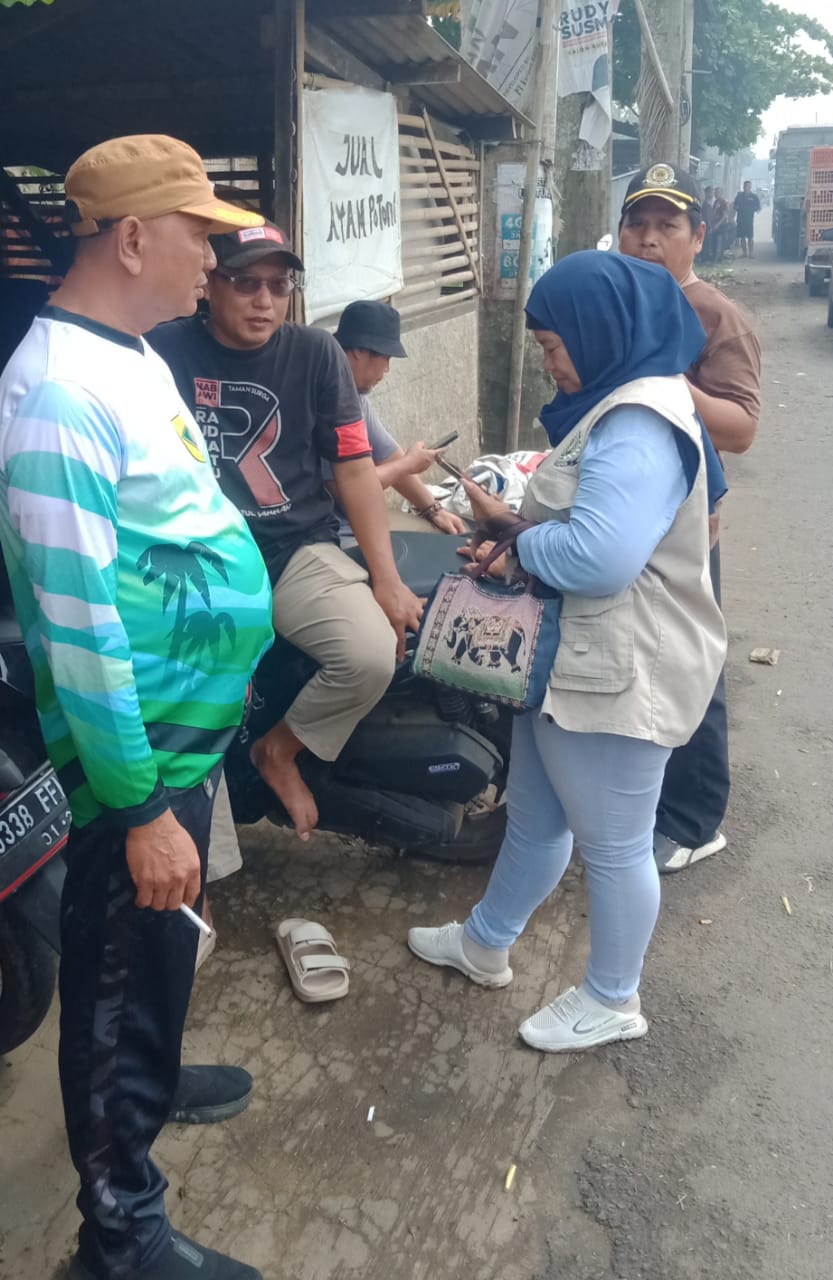 Pemeritah Desa Cogreg Menggelar Jumat Bersih.