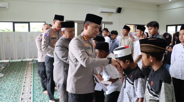 Polres Metro Tangerang Kota Gelar Binrohtal dan Santunan Anak Yatim