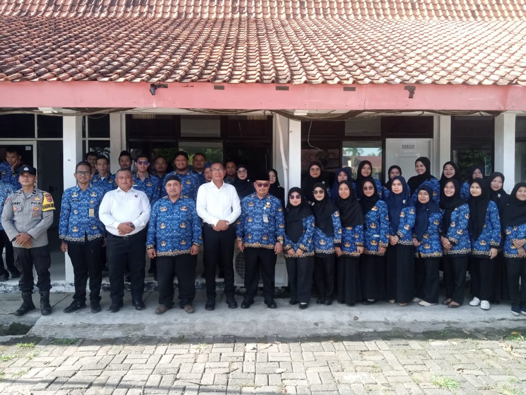 Wakasat Narkoba Polresta Tangerang Jadi Pembina Upacara di SMKN 1