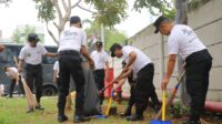 Kapolres Metro Tangerang Kota Pimpin Gerakan Bersih-Bersih dan Ketahanan Pangan di Mako Polres 7 Kapolres Metro Tangerang Kota